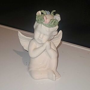 Vintage 1999 White Porcelain Cherub Angel with Flower Wreath